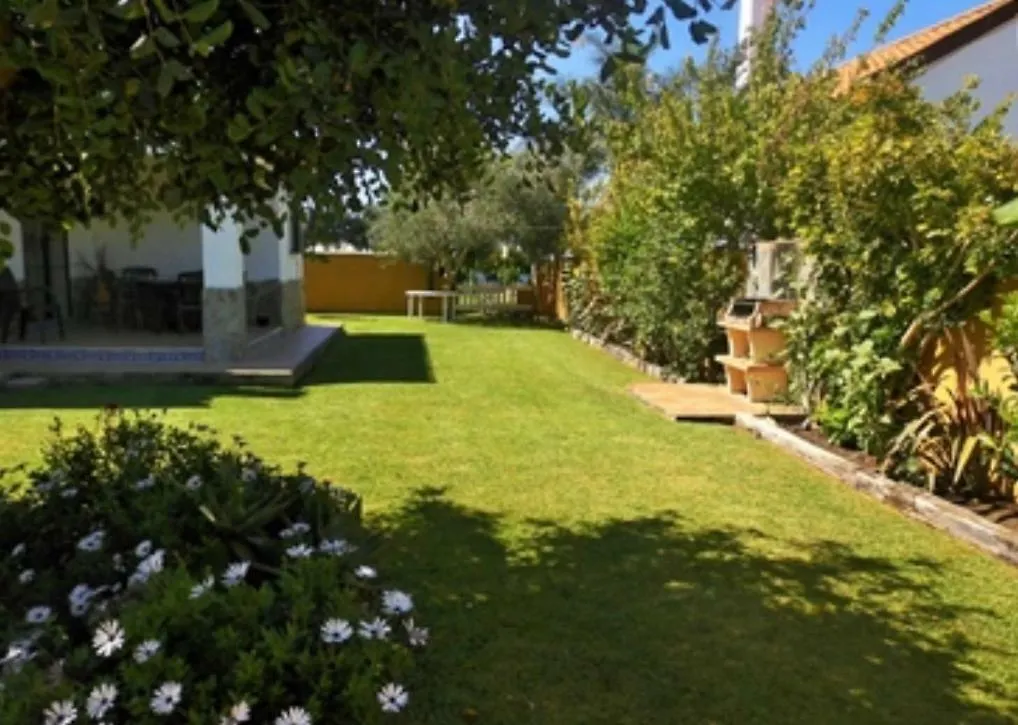 Holiday home Chalet La Huerta 2 Amplios Jardines Barbacoa Y Wifi Conil De La Frontera Spain